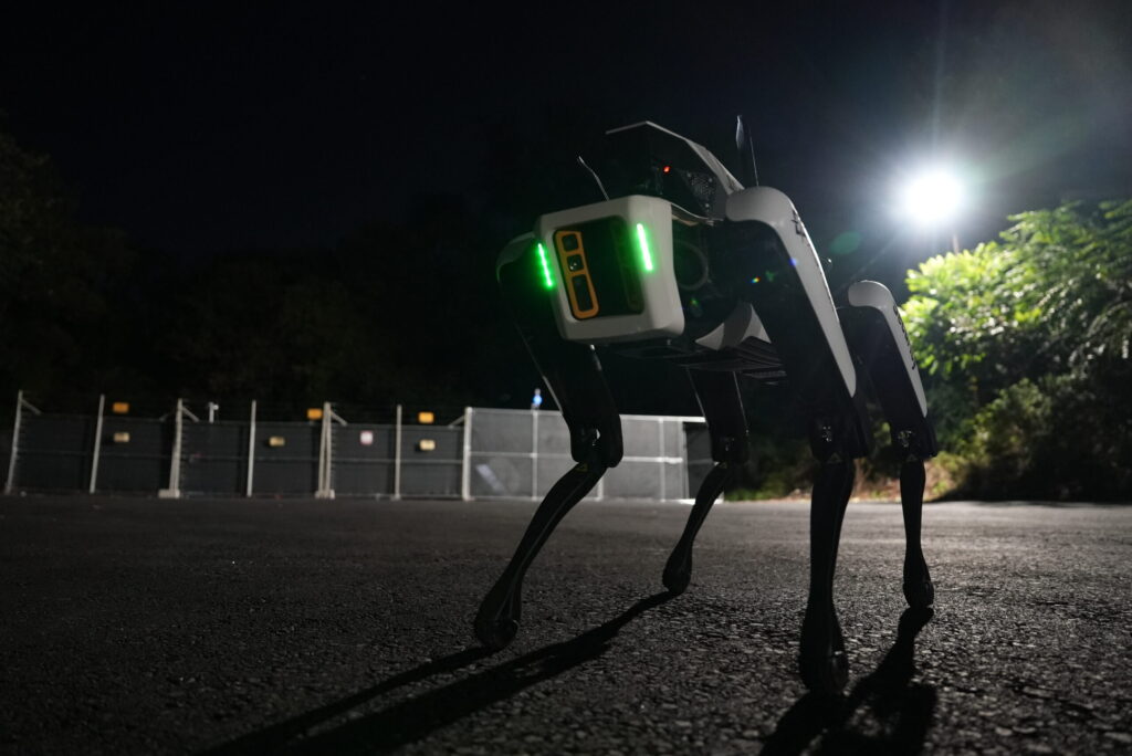 New DroneDog Robot Security Guard Gets to Work | Electrek