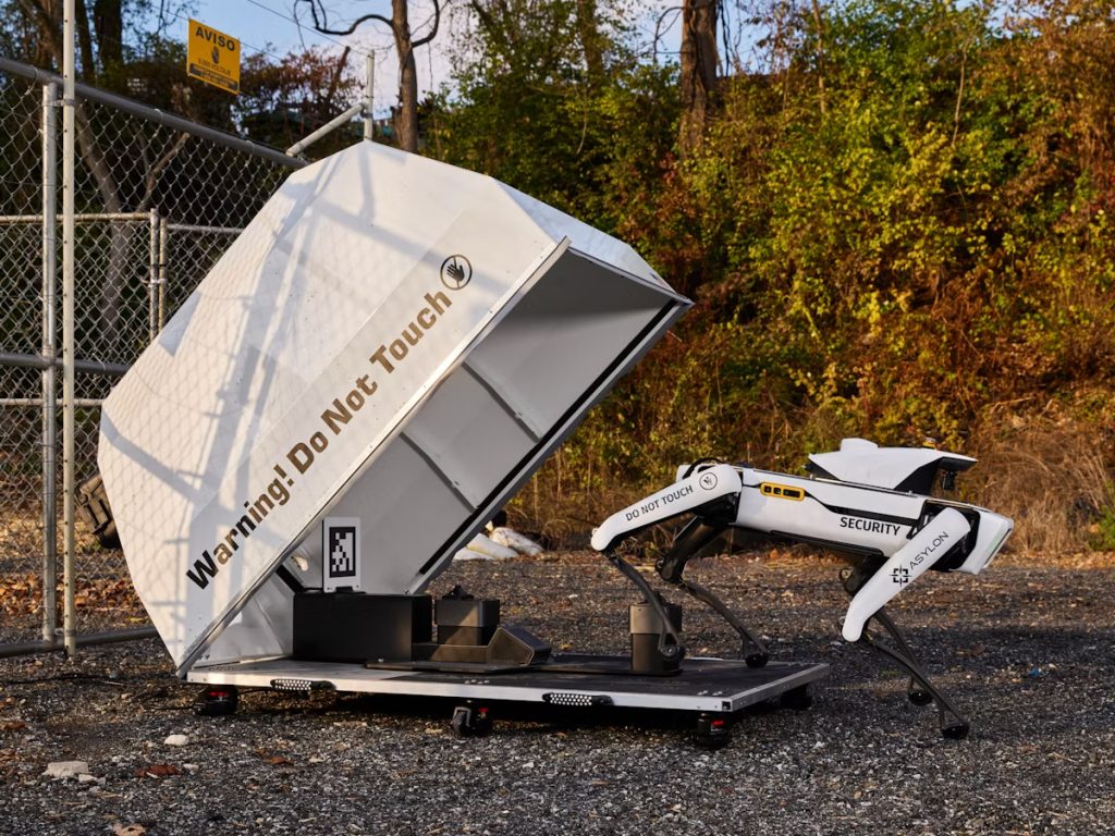 Robotic Guard Dog Provides Security for Logistics Sites | Commercial Carrier Journal
